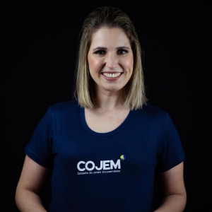 Presidente da gestão 2024/2025, jornalista Jaqueline Galvão: “O Cojem é um espaço de crescimento mútuo e aprendizado contínuo, fundamental para a formação de líderes empresariais capacitados e preparados para os desafios do mercado”.