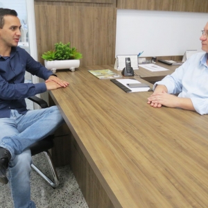 Reunião entre o vice-presidente da Câmara, Ronaldo Pohl, e o presidente da Acimacar, Gerson Froehner