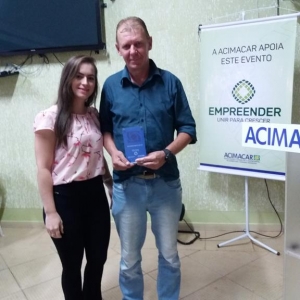 O Coordenador do Núcleo de Mecânicas, Cuni Dunke, recebeu o troféu em nome do premiado Marcos Hartwig