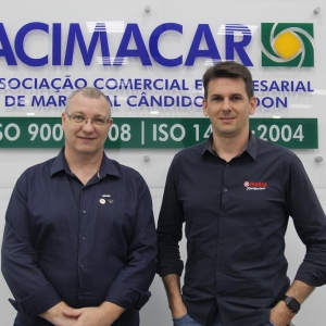 Presidente da Acimacar, Gerson Froehner e o cordenador da Comissão Especial de 50 anos, Josué Maioli