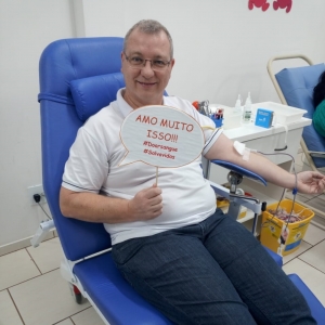 Presidente da Acimacar, Gerson Jair Froehner em doação no Banco de Sangue de Toledo
