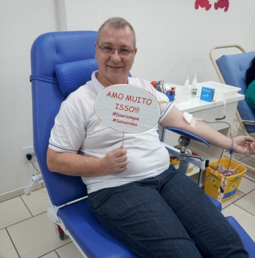 Presidente da Acimacar, Gerson Jair Froehner em doação no Banco de Sangue de Toledo